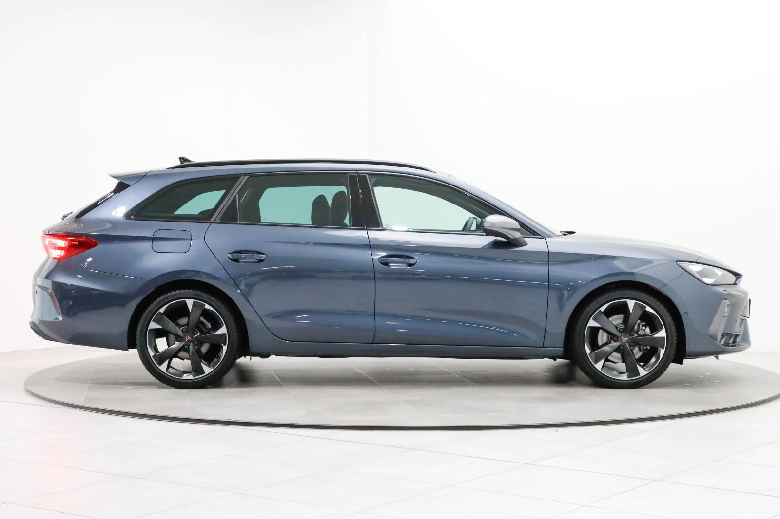 Seat Leon ST 2.0 TDI DSG AHK Kamera Navi ACC Keyless