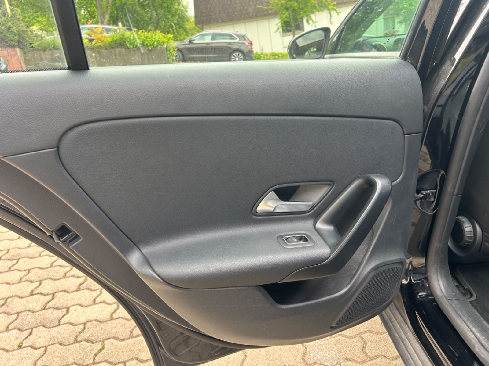Mercedes-Benz A250e Business - Samsaru's Car Outlet