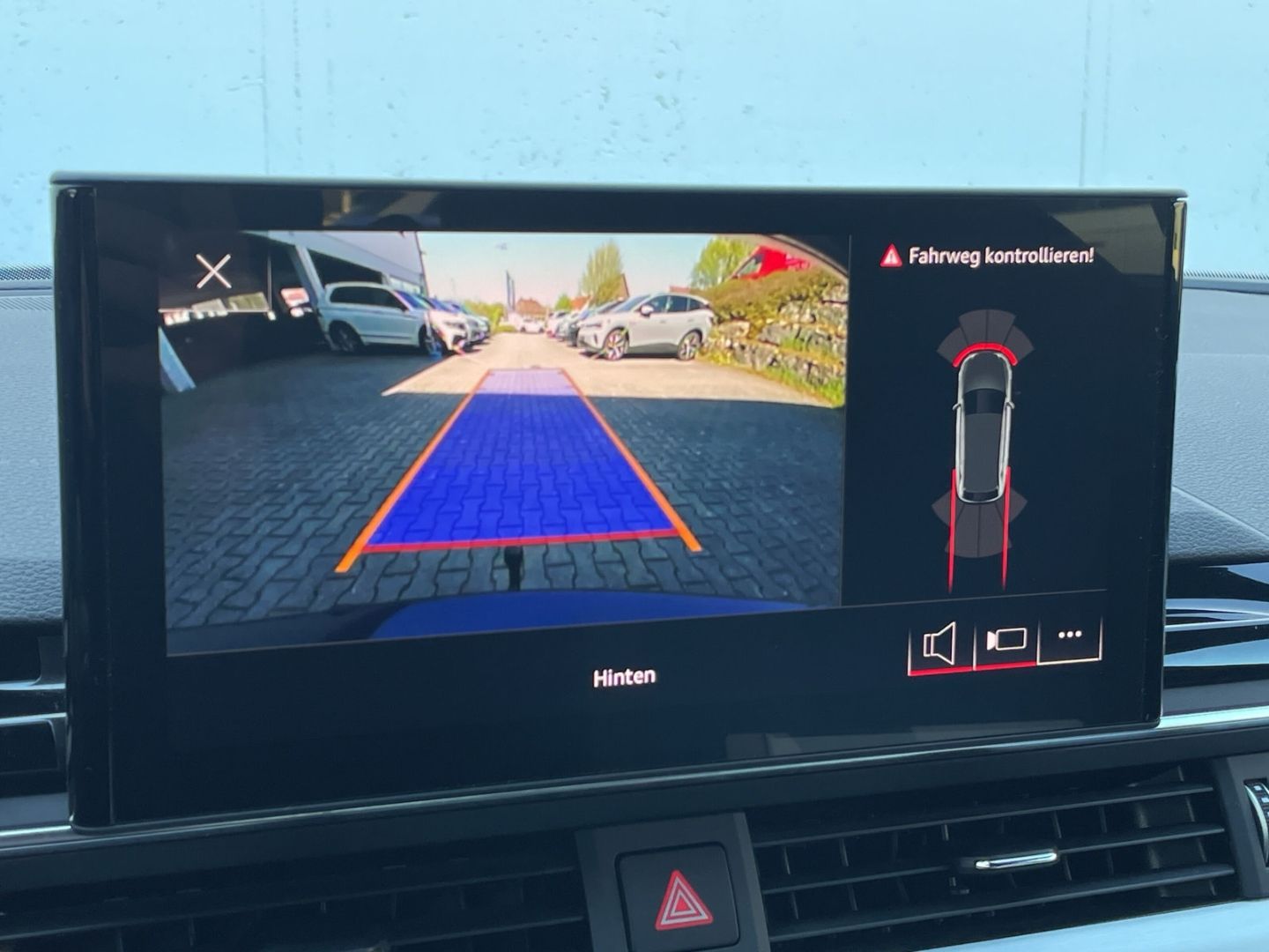 Audi A4 40 TFSI Avant S line quattro Matrix/AHK/Pano/