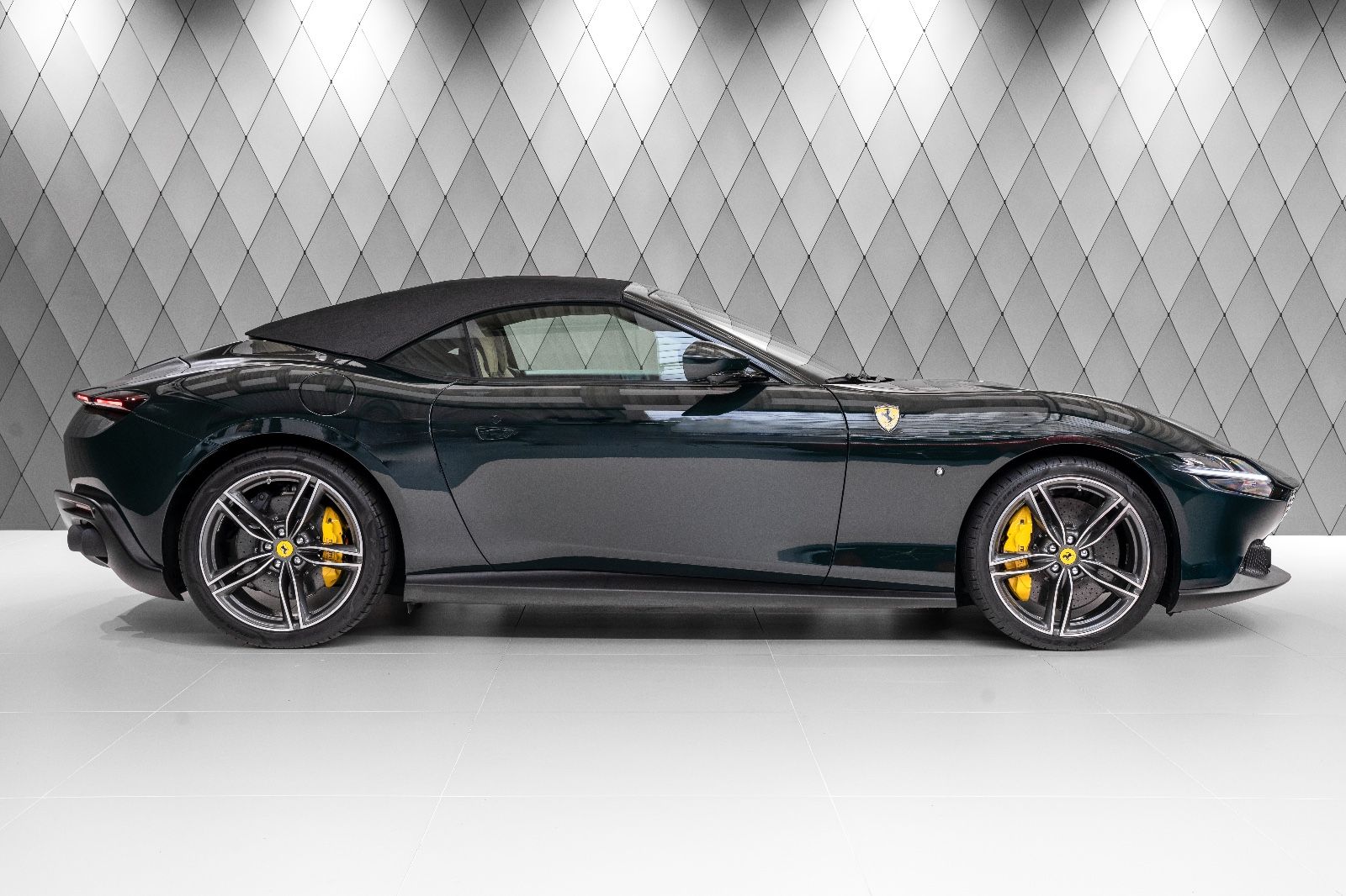 Ferrari Roma Spider - Samsaru's Car Outlet