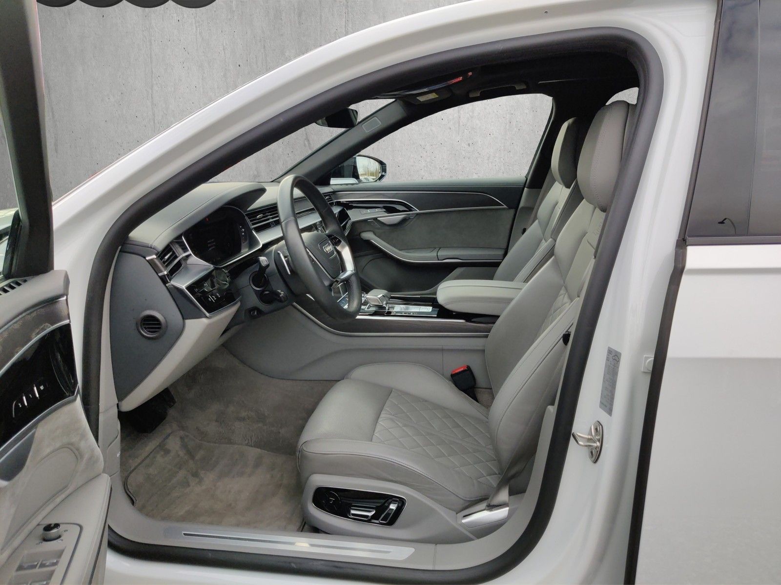 Audi A8 50 TDI L quattro - Samsaru's Car Outlet