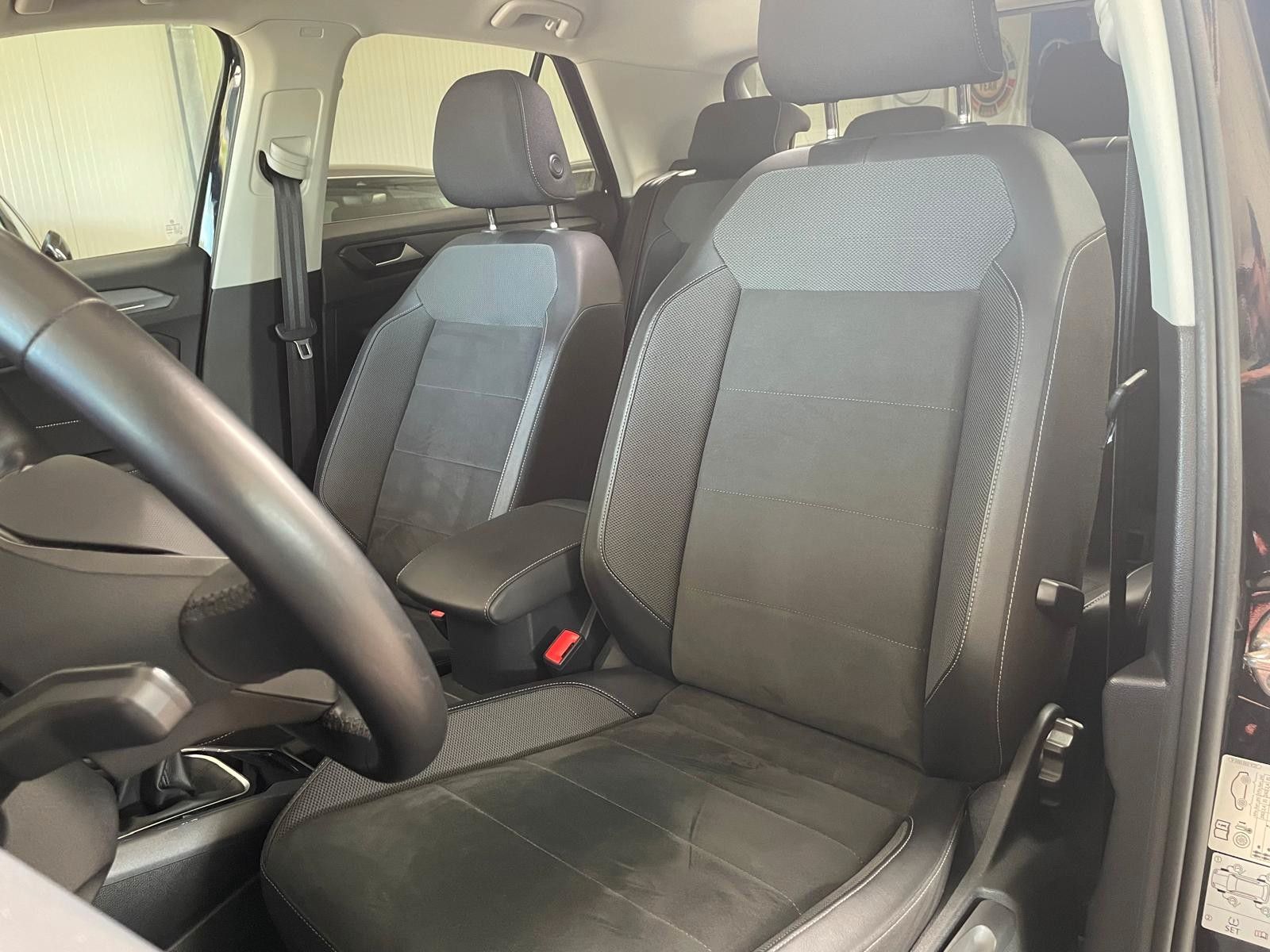 Volkswagen T-Roc 1.0 TSI Style - Samsaru's Car Outlet