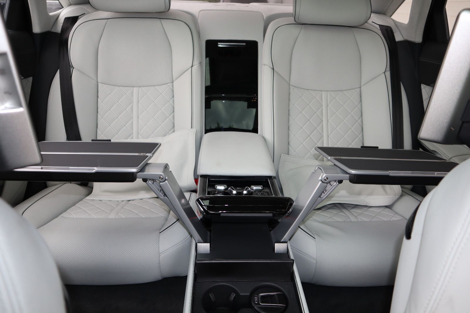 Audi A8L 60 TFSI V8 qu lang exclusive - Samsaru's Car Outlet