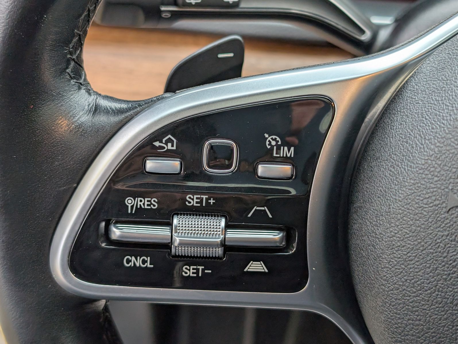 Mercedes-Benz GLE 350e4Matic*1Hd*Dis+*AHK*360°PANO*JungeSterne