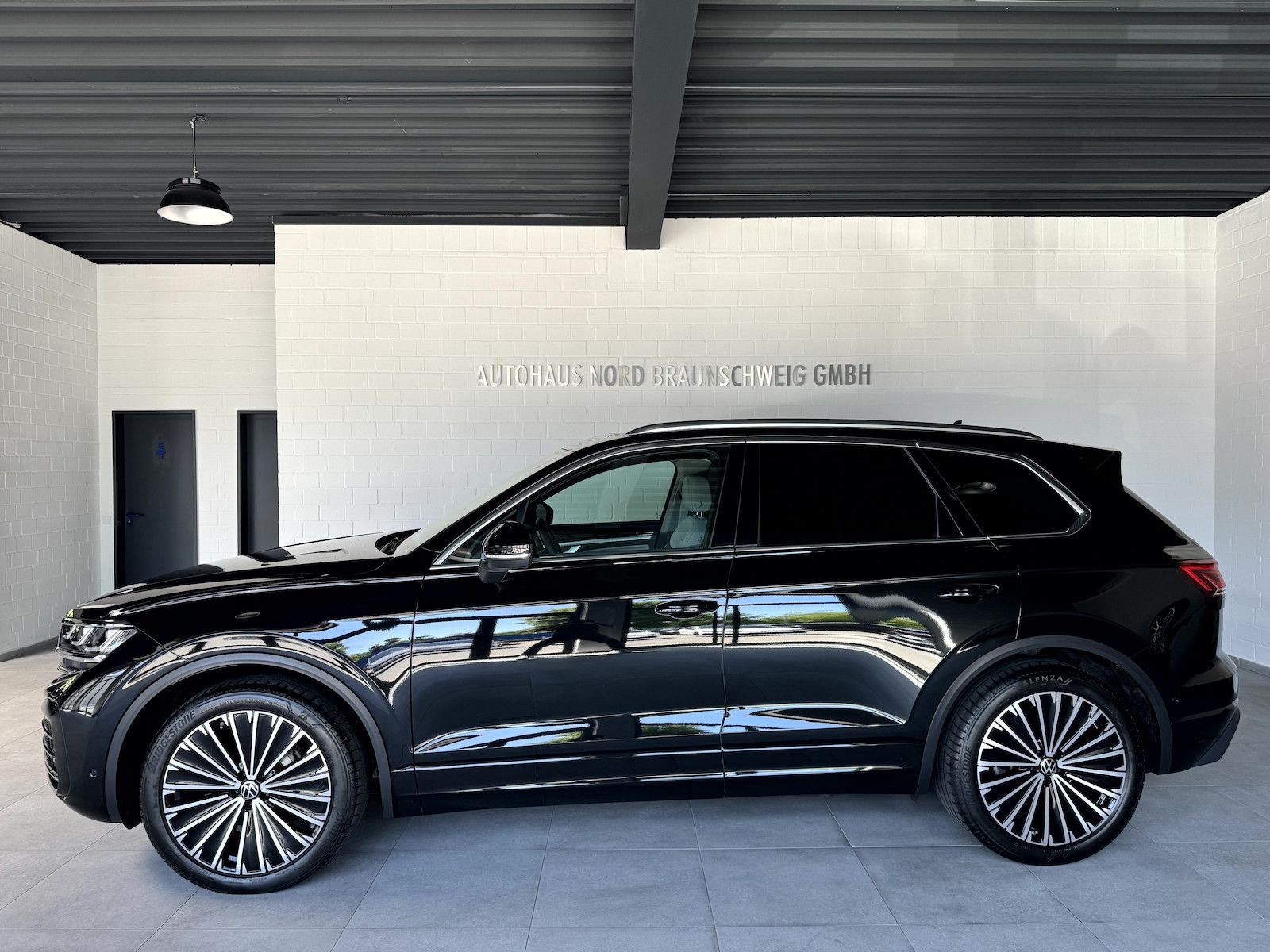 Volkswagen Touareg 3.0 TDI Elegance 4Motion - Samsaru's Car Outlet