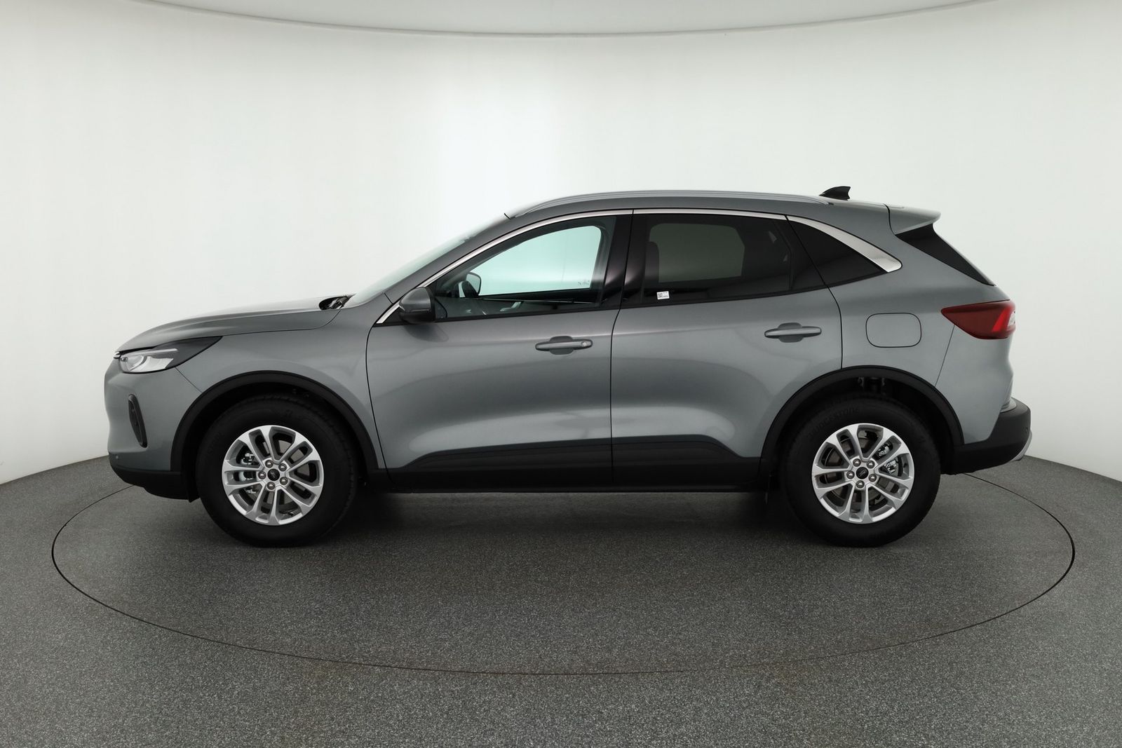 Ford Kuga 1.5 EB Titanium Aut. - Samsaru's Car Outlet