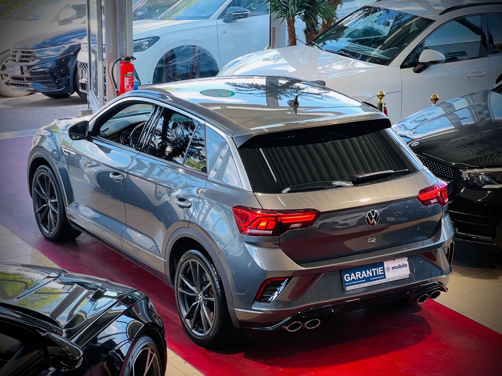 Volkswagen T-Roc R 4Motion - Samsaru's Car Outlet