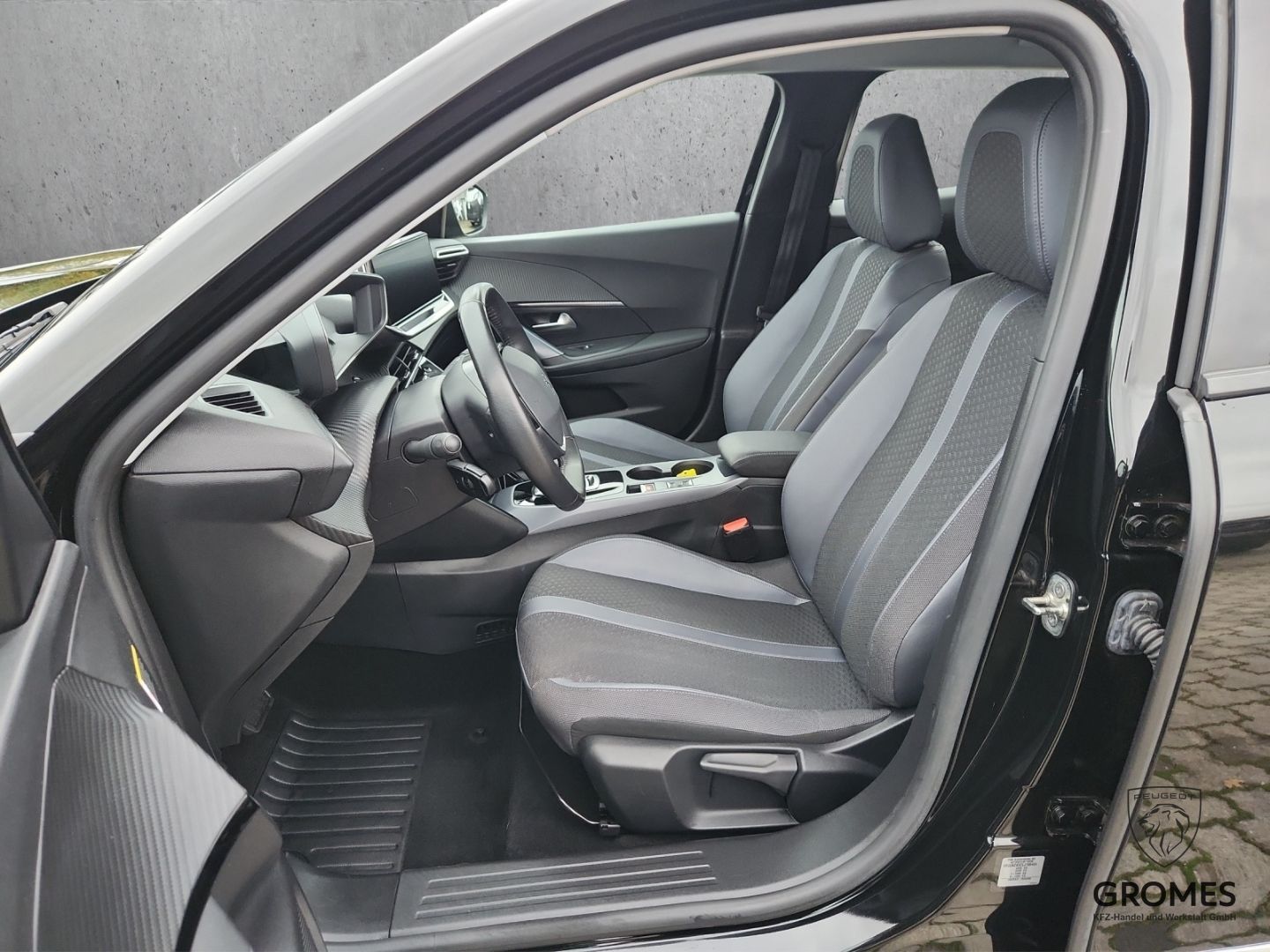 Peugeot 2008 e- Allure - Samsaru's Car Outlet