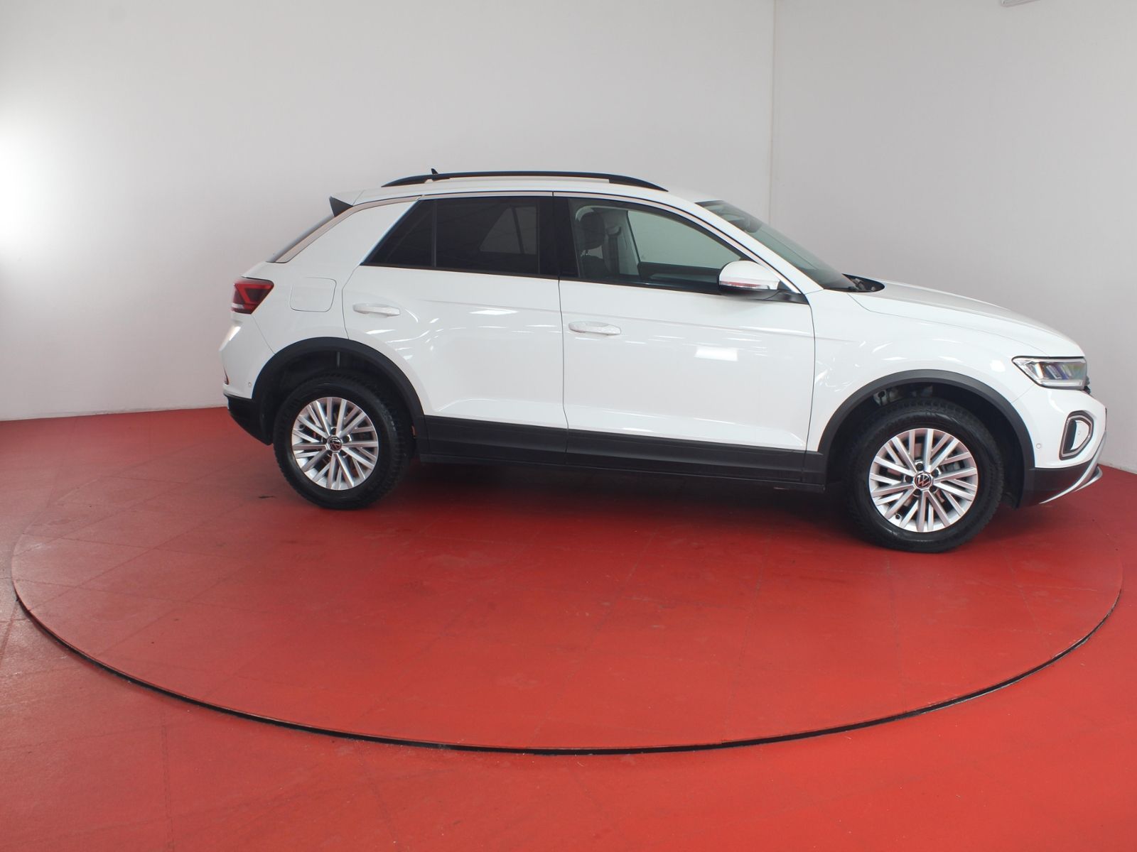 Volkswagen T-ROC Life 1.0TSI - Samsaru's Car Outlet