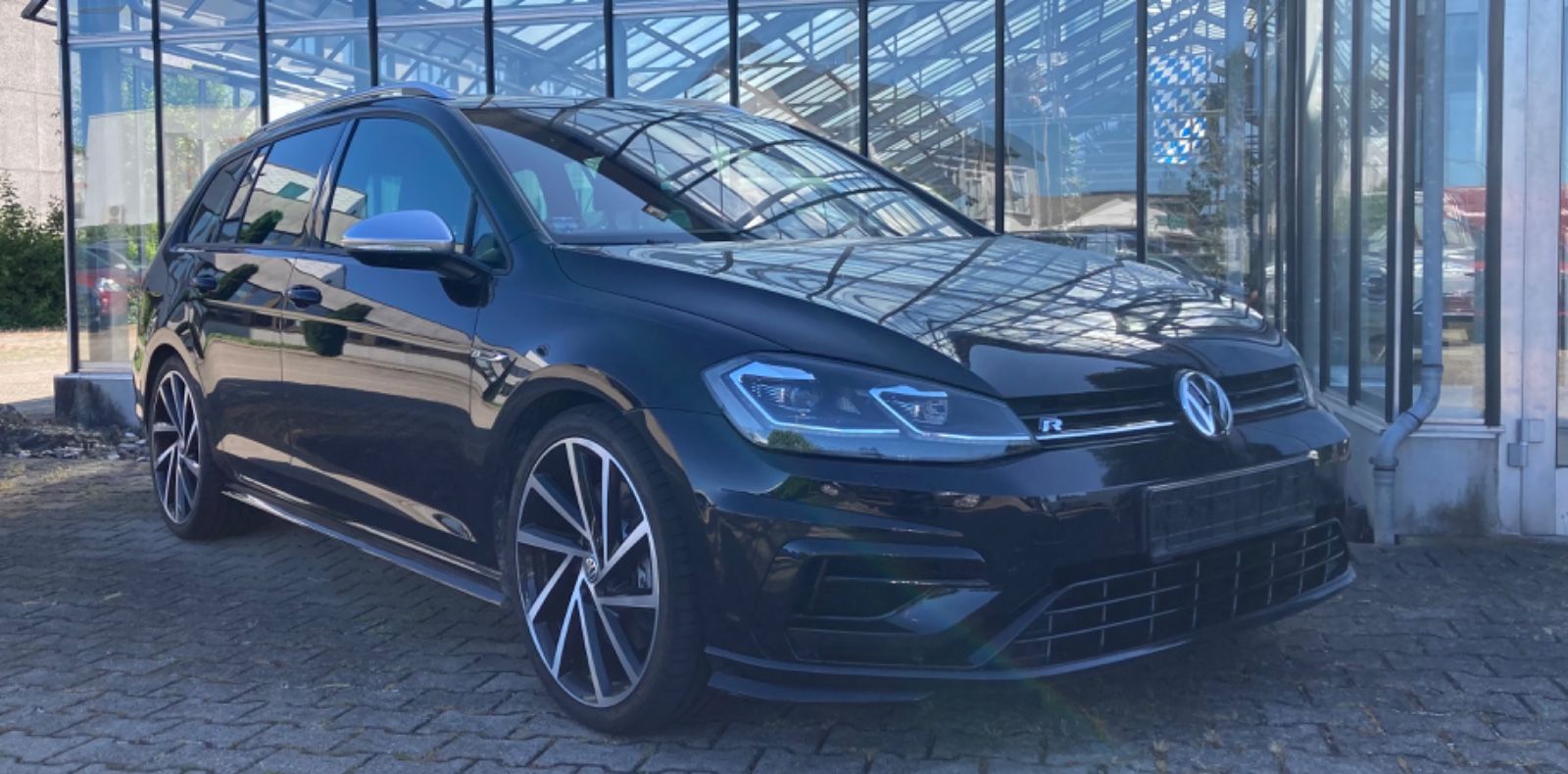 Volkswagen Golf VII Variant R 4Motion - Samsaru's Car Outlet