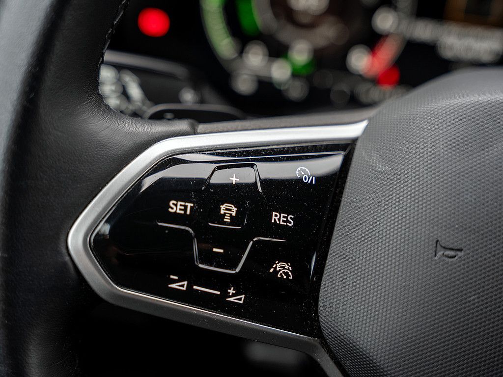 Volkswagen Touareg 3.0 V6 TSI eHybrid Elegance 4M - Samsaru's Car Outlet