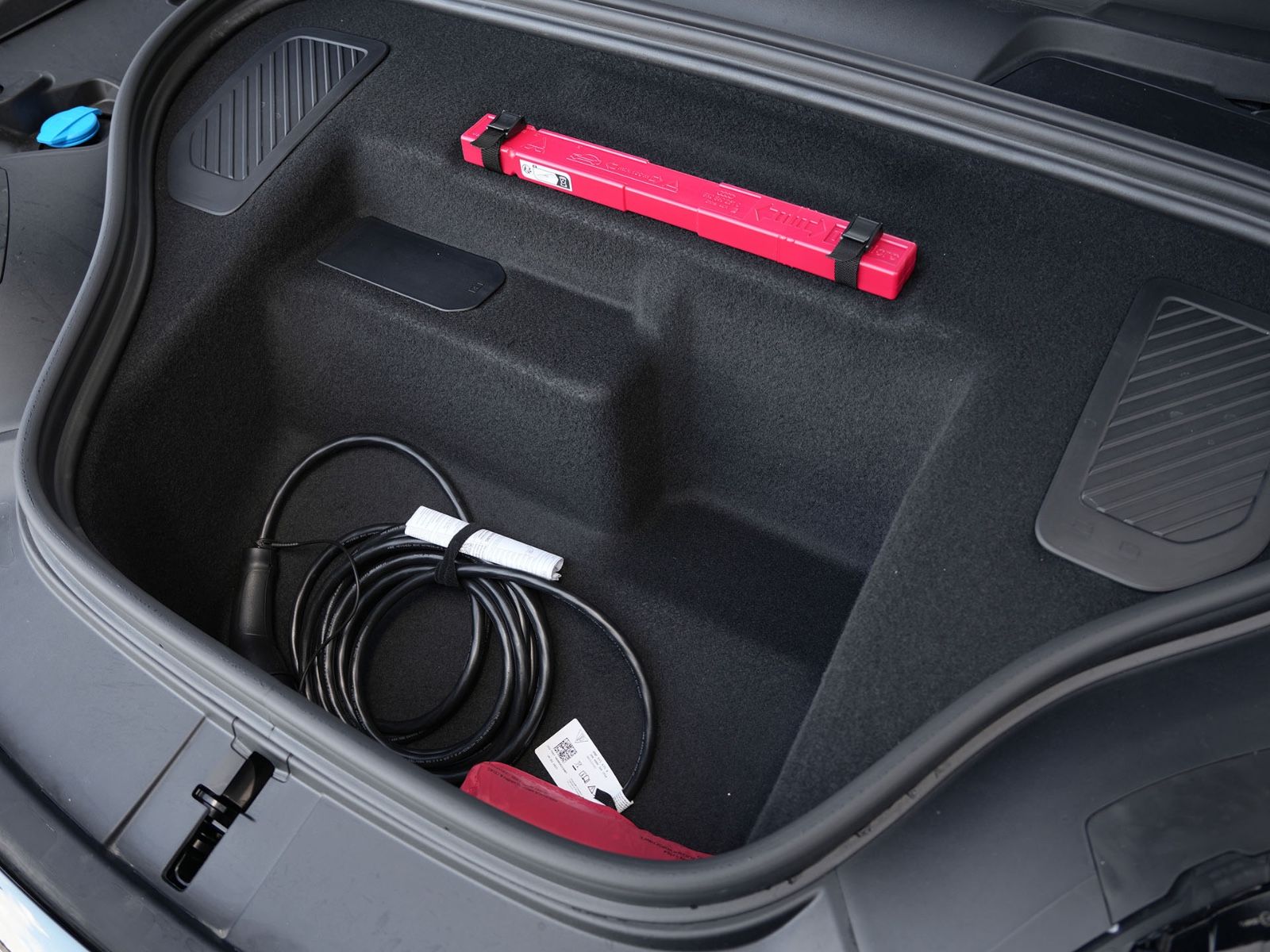 Porsche Macan 4 ACC-LUFTF.-PANO-BOSE-22"RS-LEDER KREIDE