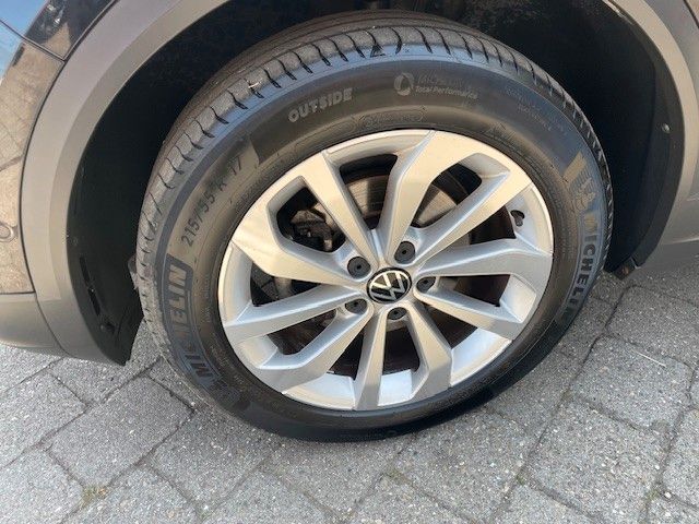 Volkswagen T-Roc 1.5 TSI Style - Samsaru's Car Outlet