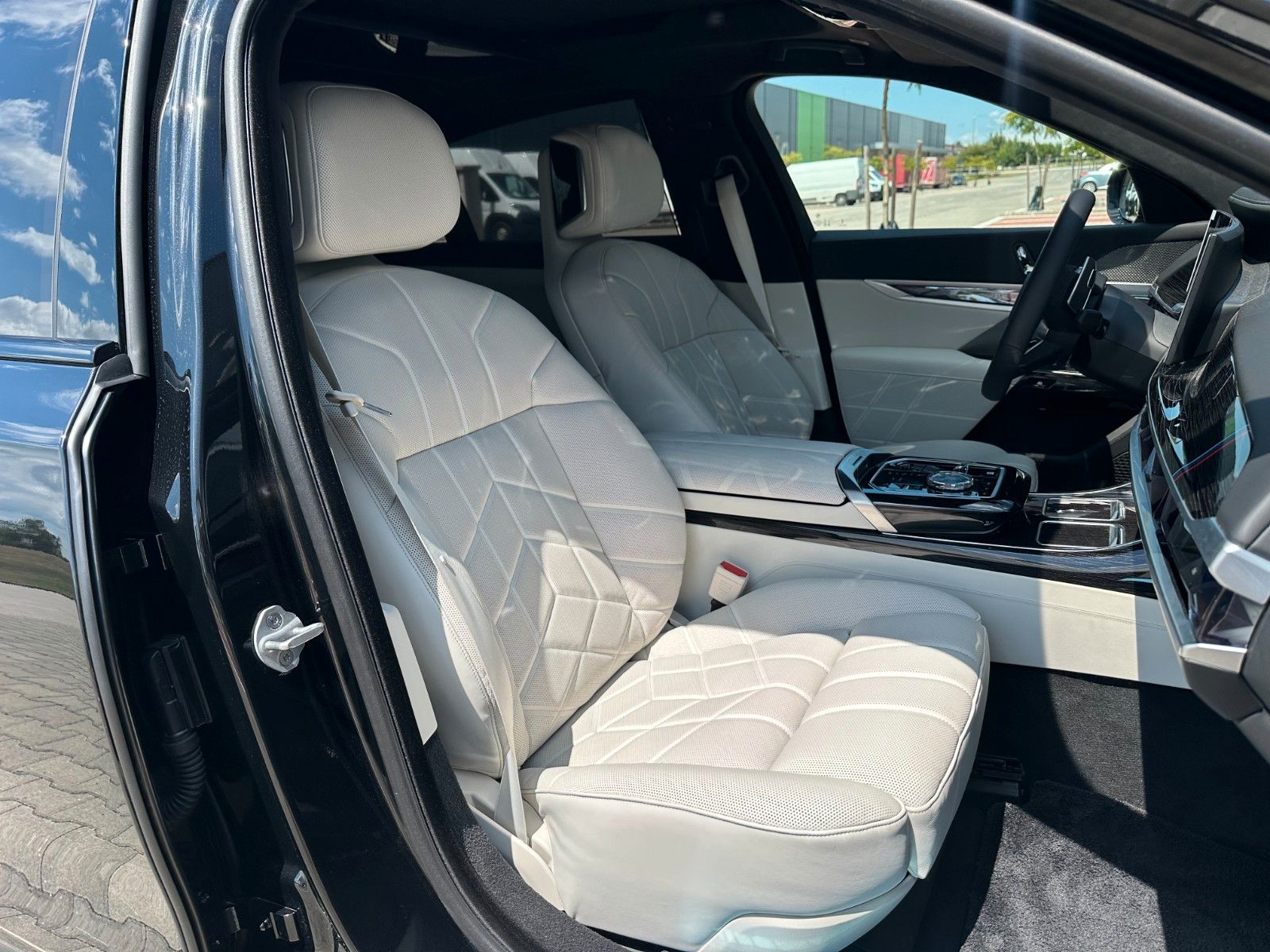 BMW 740xd*M Sport*VOLL*TV*SKY*AUT.TÜR*G.LUSSO*EXECU