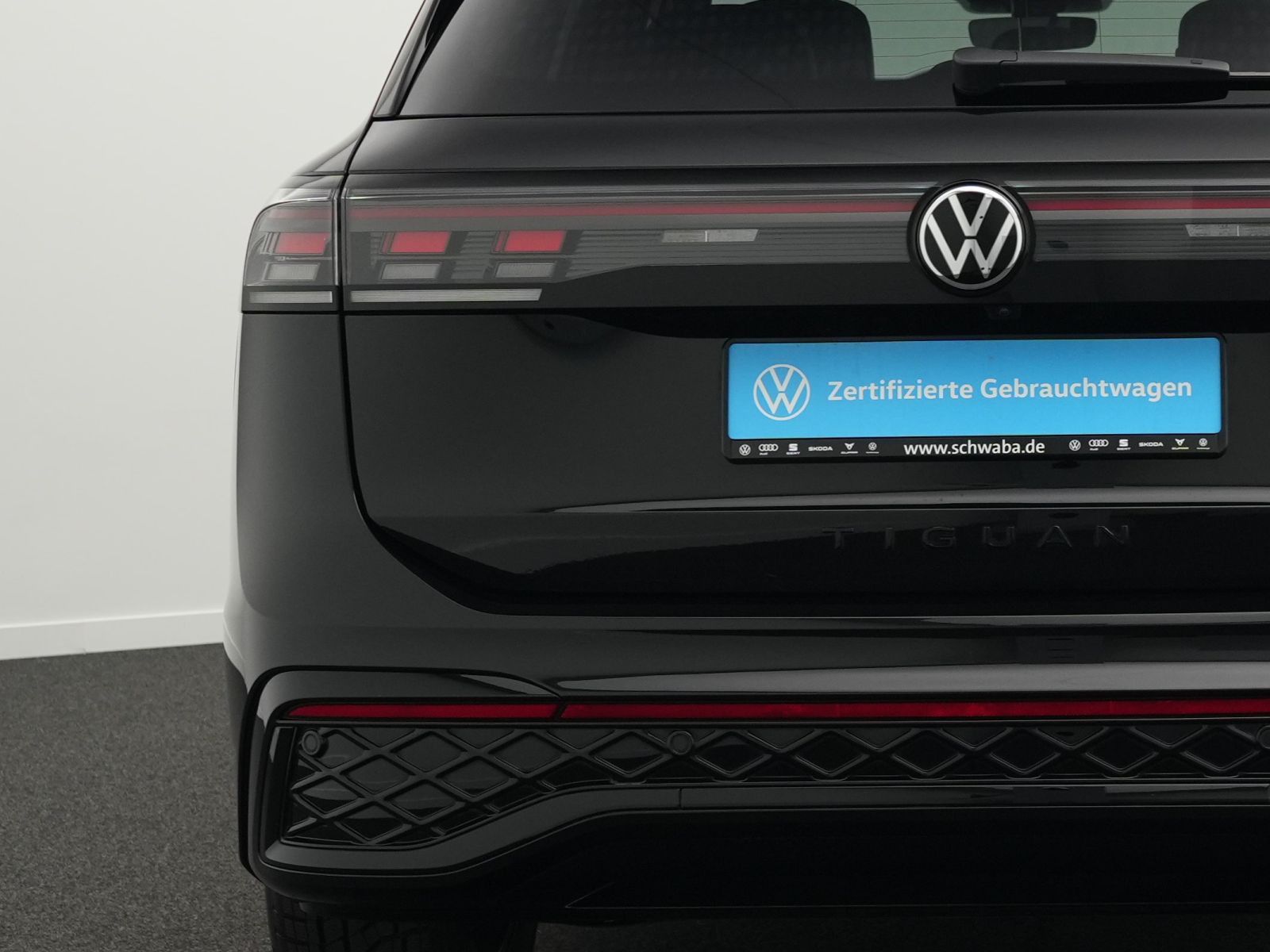 Volkswagen Tiguan R-Line 1.5TSI eHybrid IQ.LIGHT*HARMAN*20"