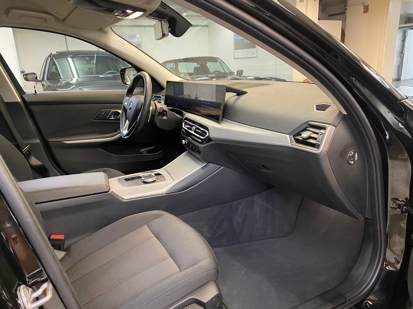 BMW 330E Touring - Samsaru's Car Outlet