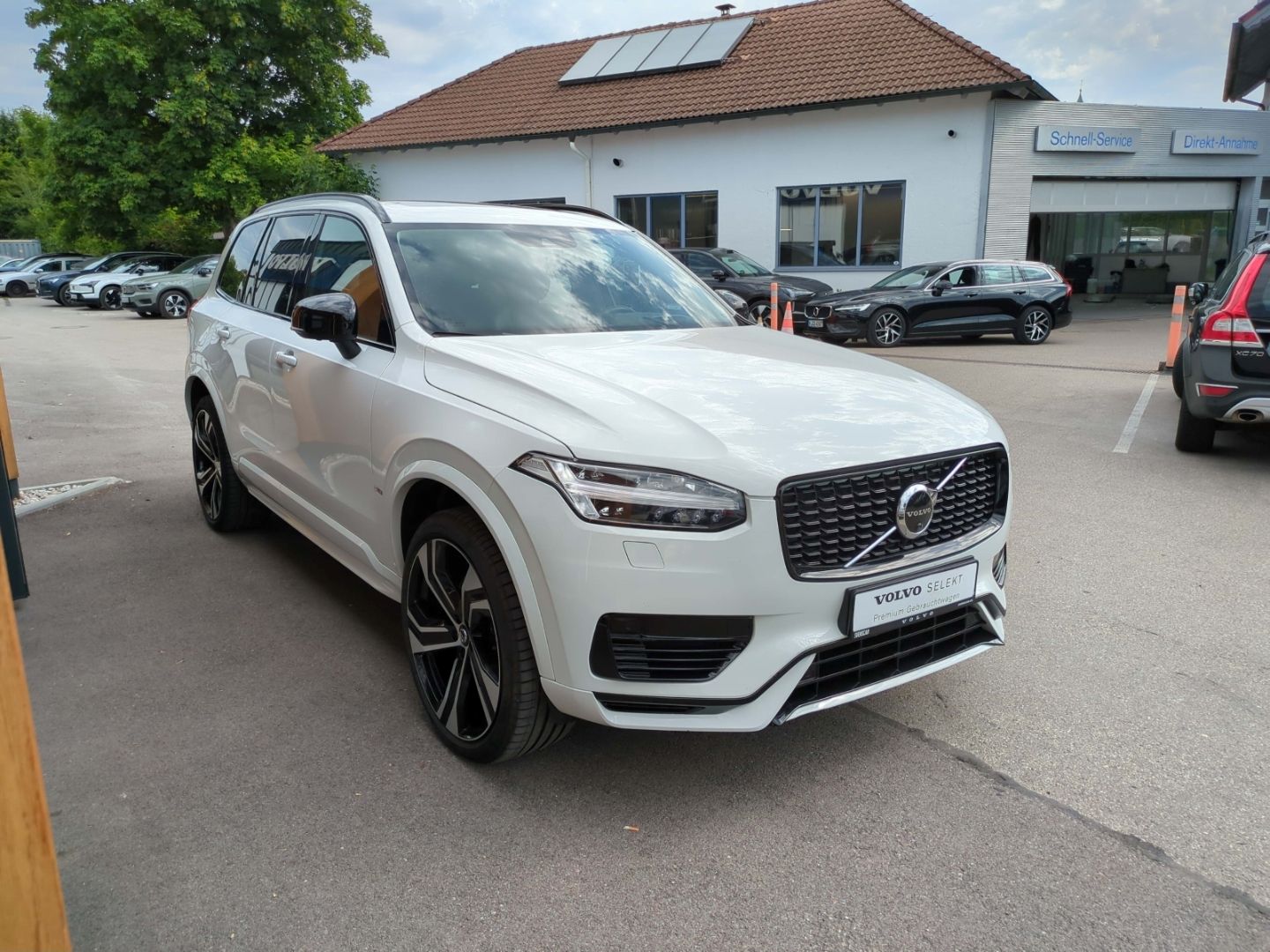 Volvo XC90 R Design Expression Recharge Plug-In Hybrid - Samsaru's Car Outlet