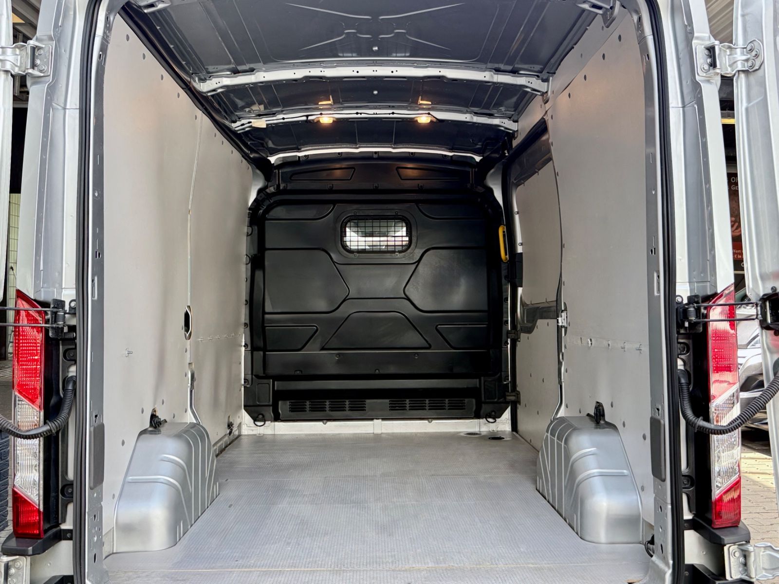 Ford Transit 2.0 D L2H2 AUTOMATIK AHK STANDHEIZG NAVI