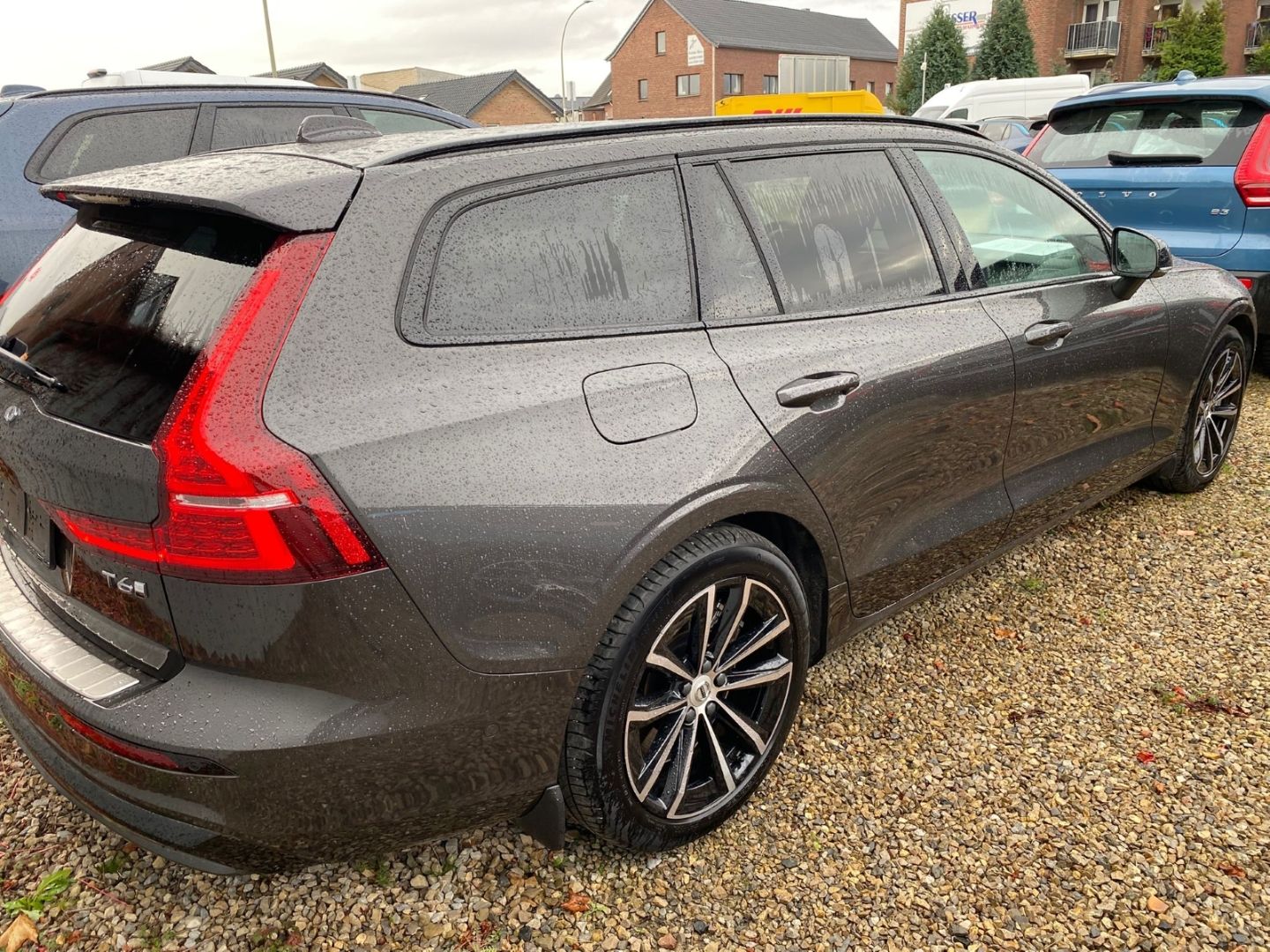 Volvo V60 T6 Plus Dark Kombi Recharge Plug-In AWD AHK