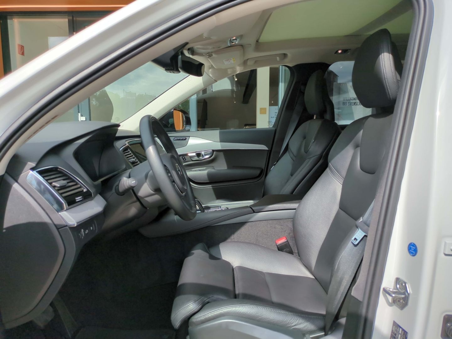 Volvo XC90 R Design Expression Recharge Plug-In Hybrid - Samsaru's Car Outlet