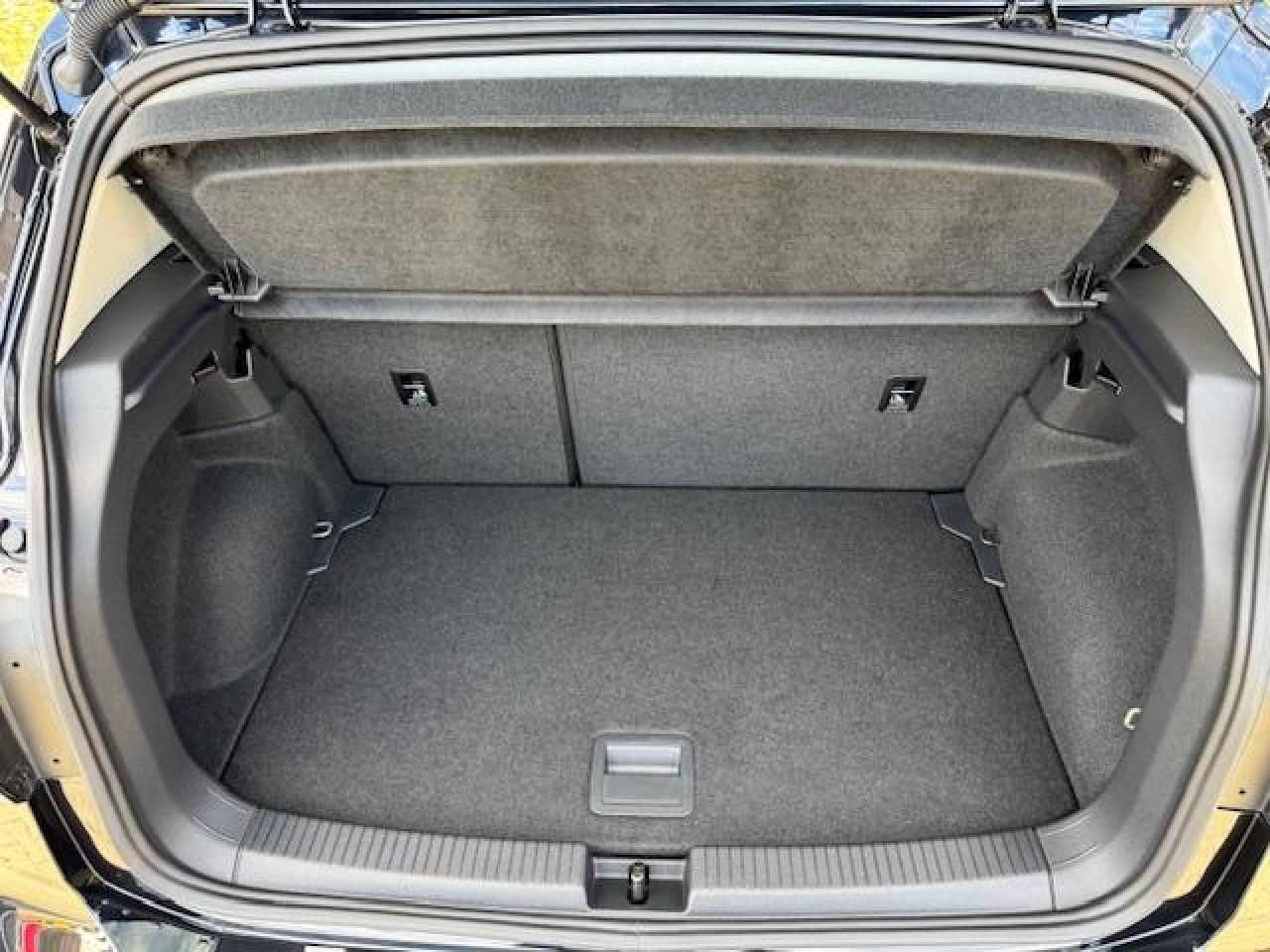 Volkswagen T-Cross Active 1.0 TSI - Samsaru's Car Outlet