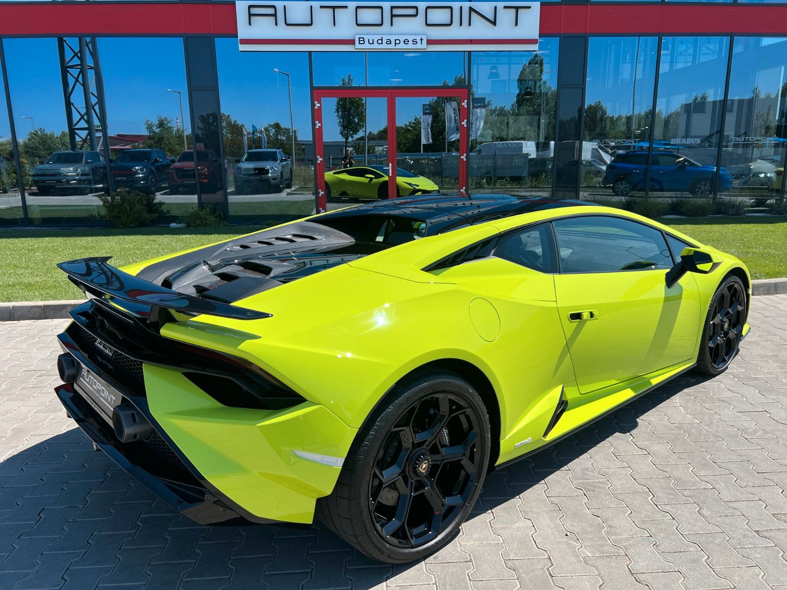 Lamborghini Huracán Tecnica - Samsaru's Car Outlet