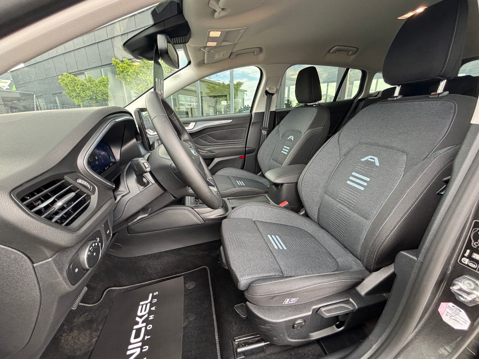 Ford Focus Turnier Active X*Led*HuD*Ahk*Kamera*ACC*