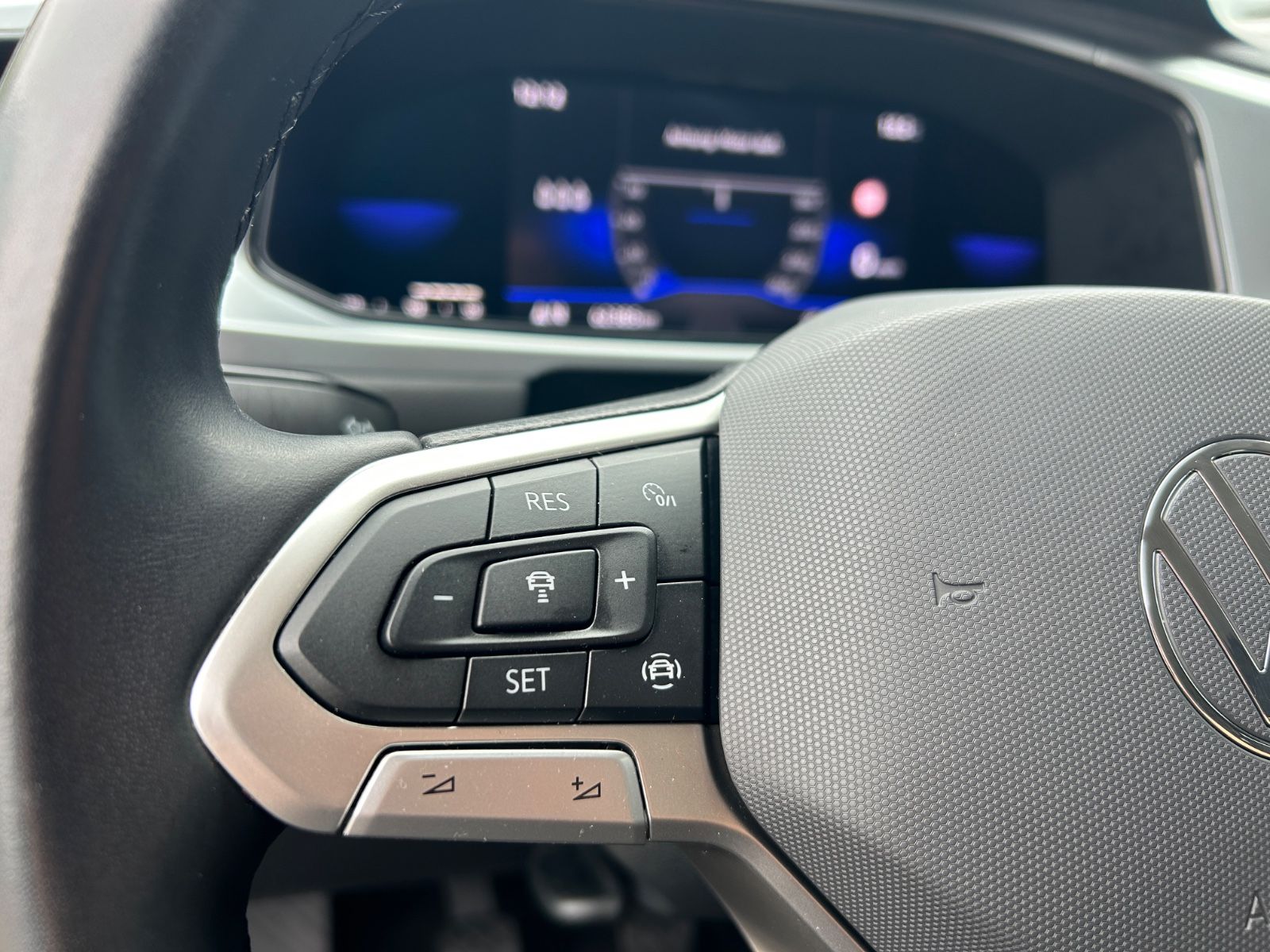 Volkswagen T-Roc 1.0 TSI Life - Samsaru's Car Outlet