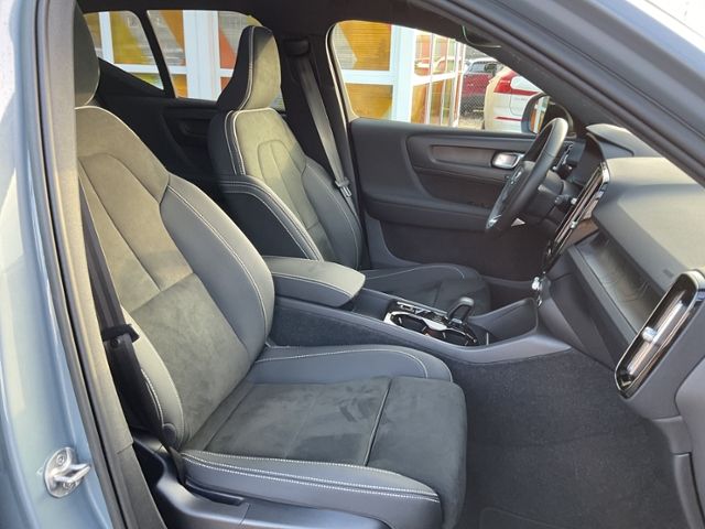 Volvo XC40 T5 Ultimate Dark Plug-In 2WD AHK PANO ACC