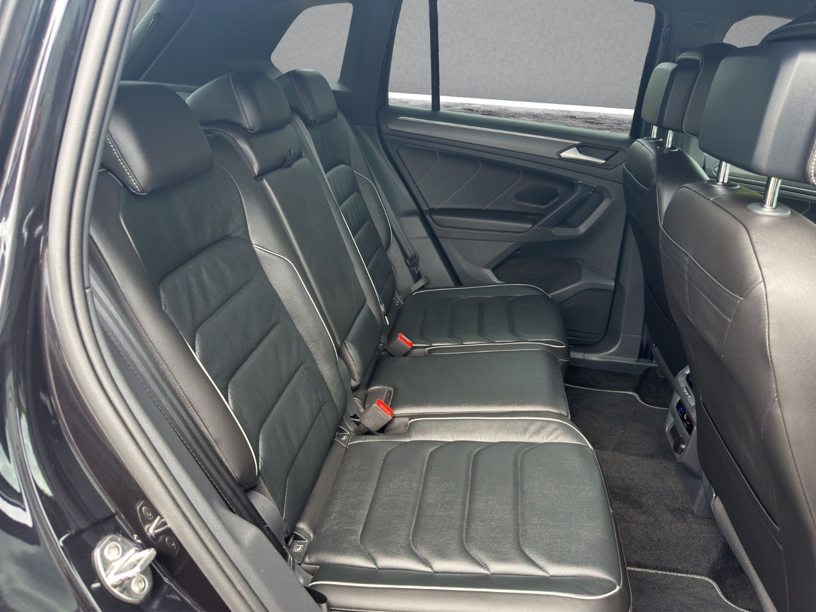 Volkswagen Tiguan eHybrid R-Line Black Style DCC AHK ACC