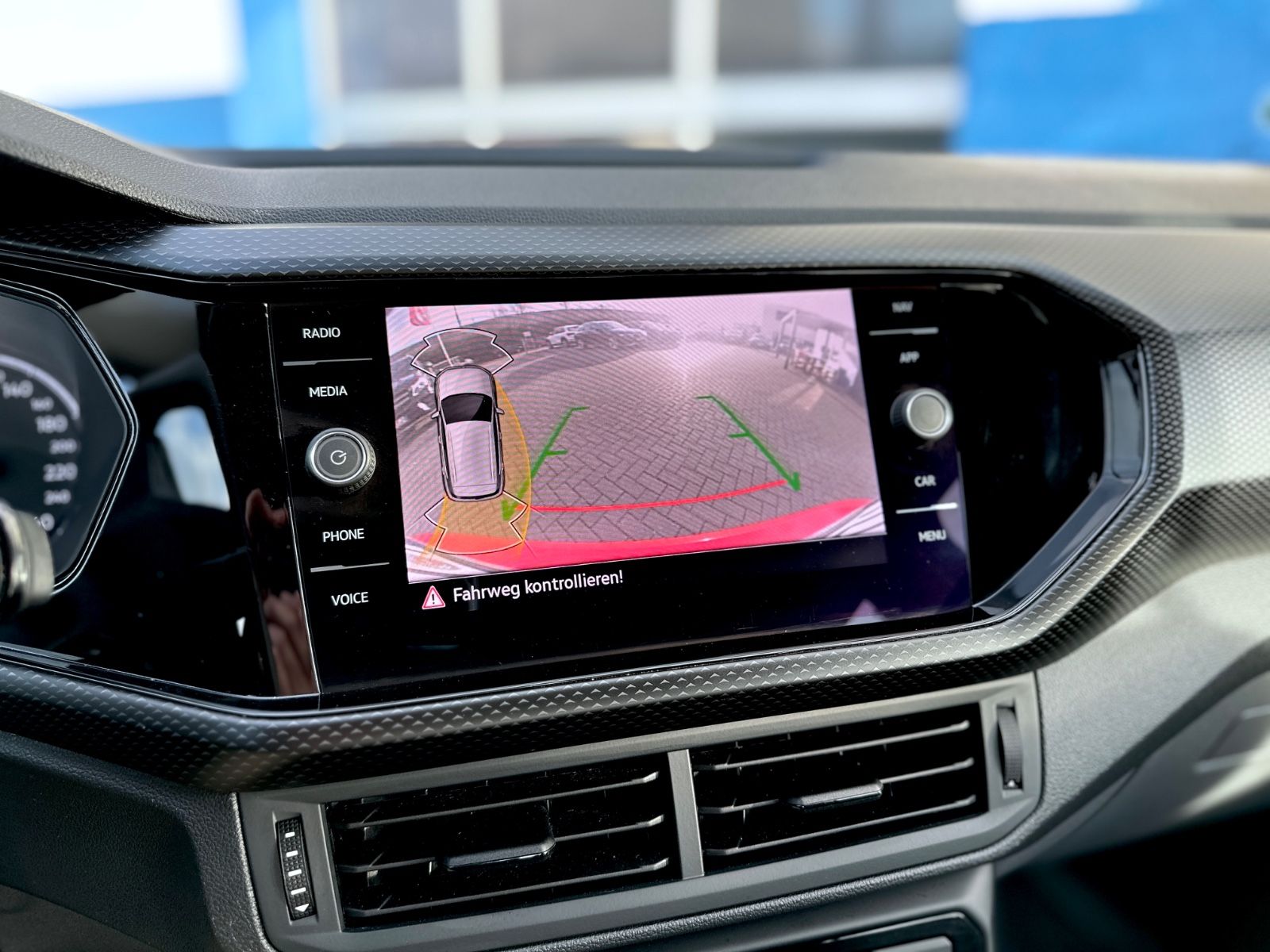 Volkswagen T-Cross 1.0 TSI Life - Samsaru's Car Outlet