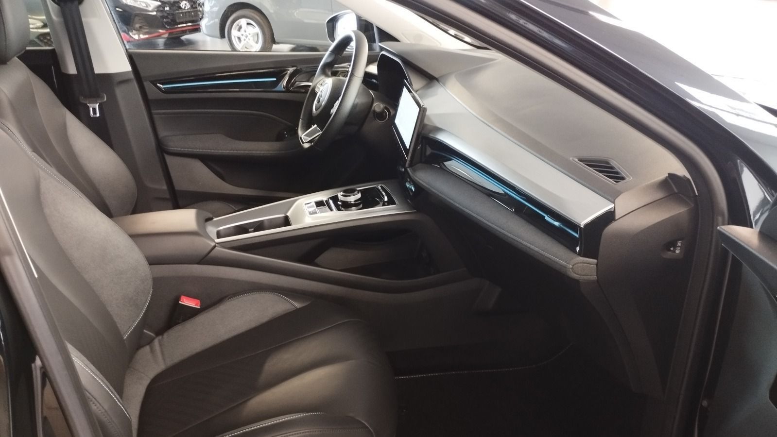 MG5  Lux. Leder, Navi, Kamera, elektrischer Sitz