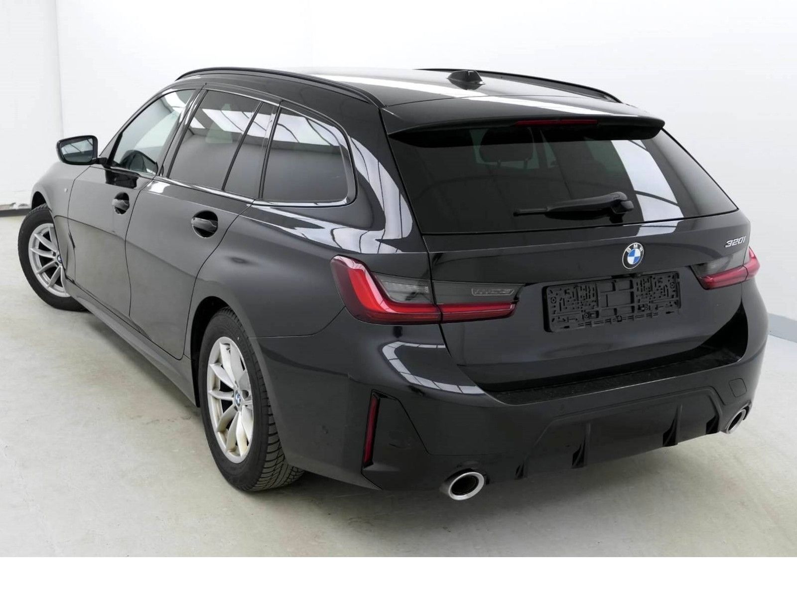 BMW 320i Touring M Sport Pano HUD AHK 360°Kam Memo