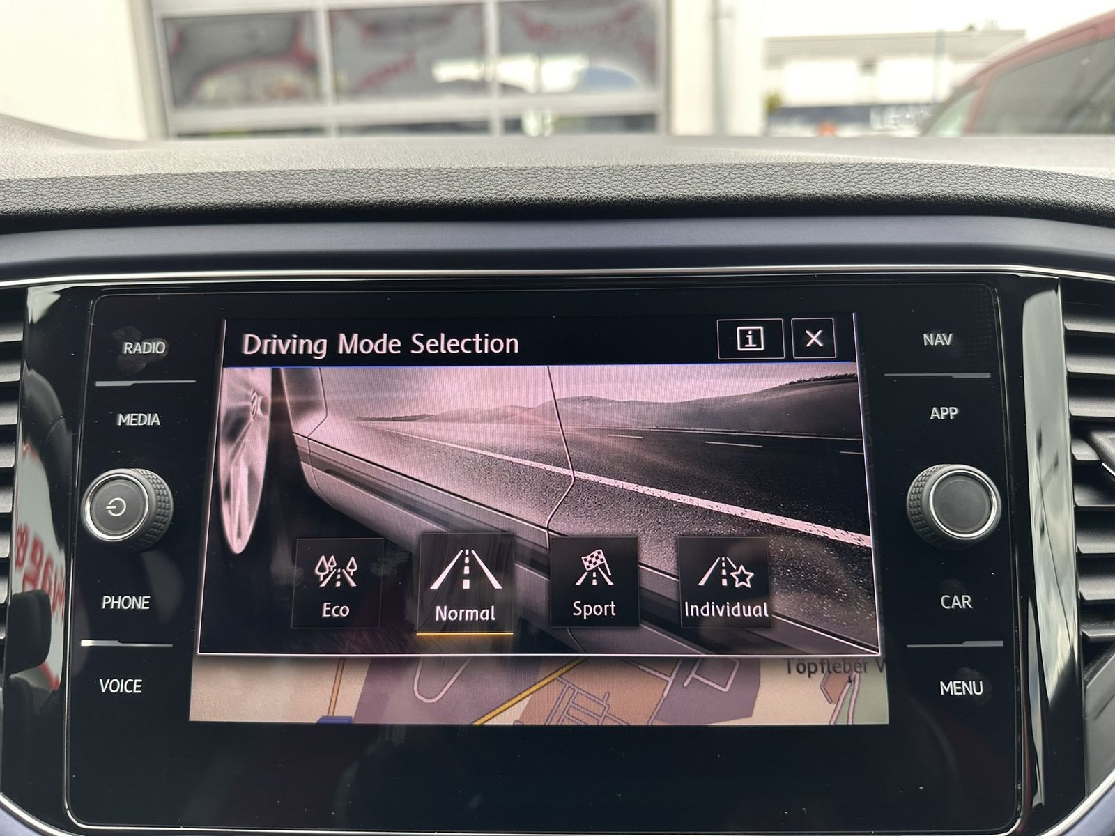 Volkswagen T-Roc 2.0 TDI United - Samsaru's Car Outlet