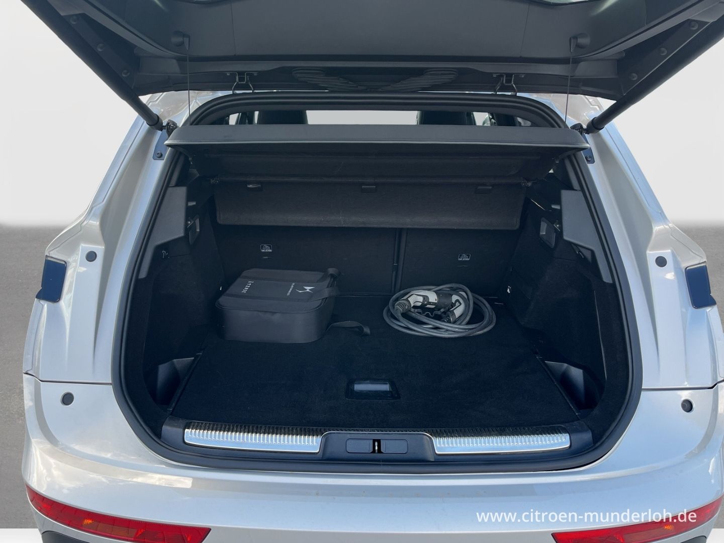 DS Automobiles DS7 Crossback E-Tense 4x4 Louvre