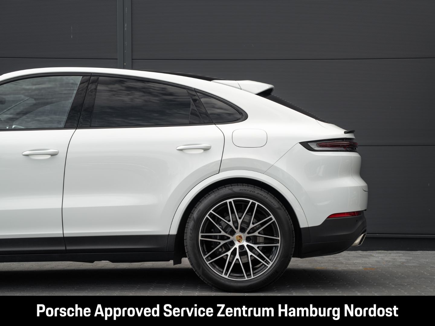 Porsche Cayenne E-Hybrid Coupe Sport Chrono Matrix-LED