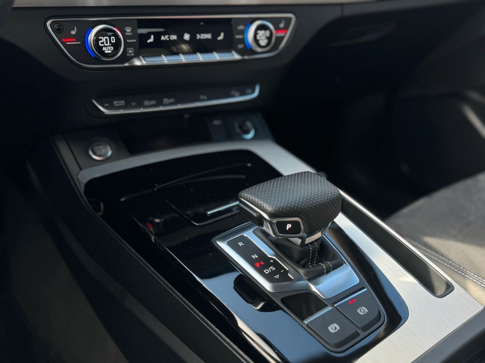 Audi Q5 40 TDI quattro S-line - Samsaru's Car Outlet