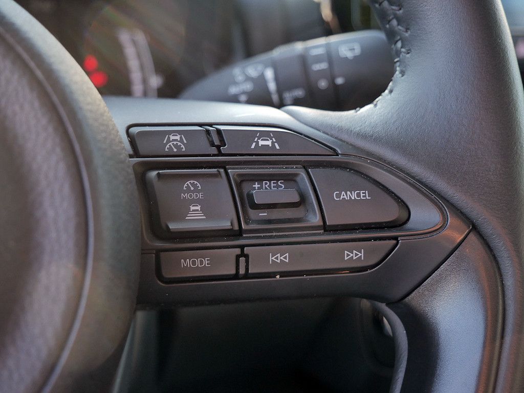 Toyota Yaris Hybrid Style LED PDC ACC KAMERA KLIMA SHZ