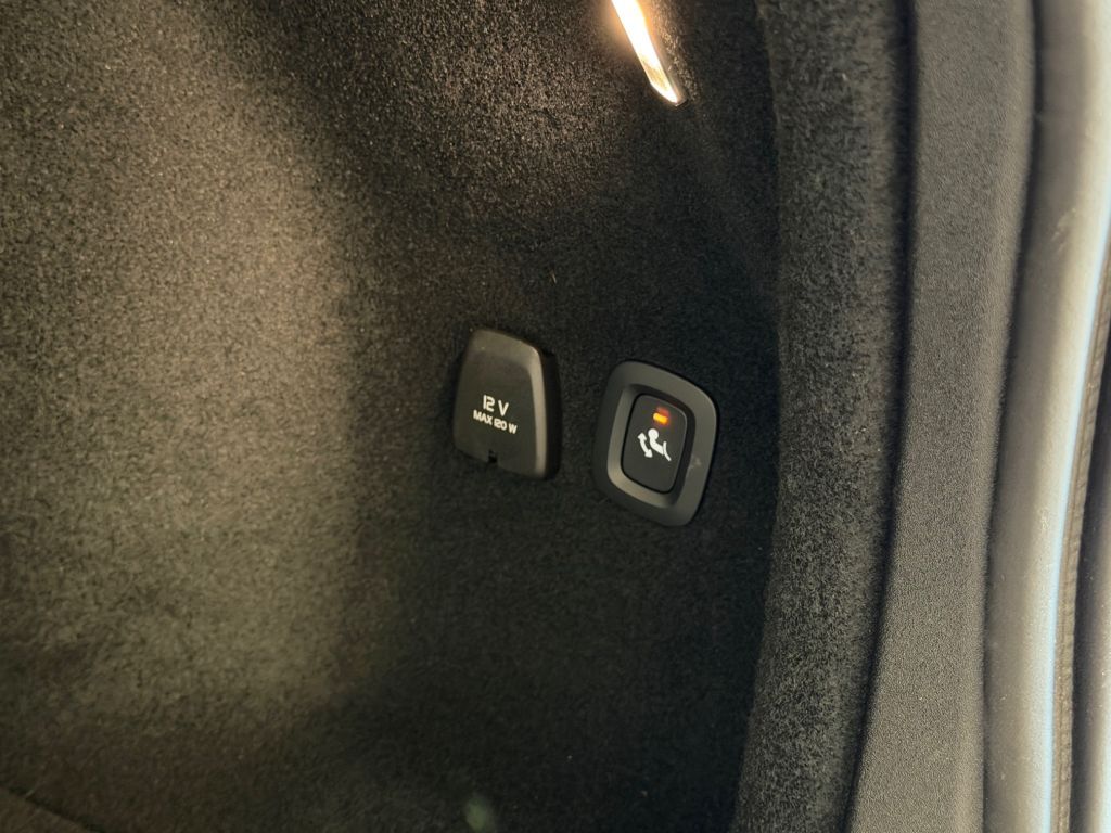 Volvo V60 T6 Plug-in Hybrid AWD Plus Dark +AHK+360°+WR