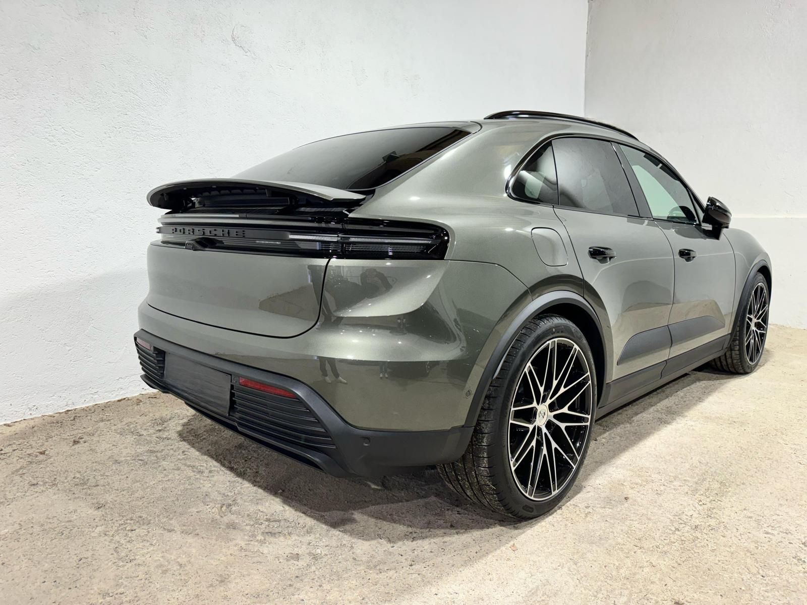 Porsche Macan Electric - Samsaru's Car Outlet