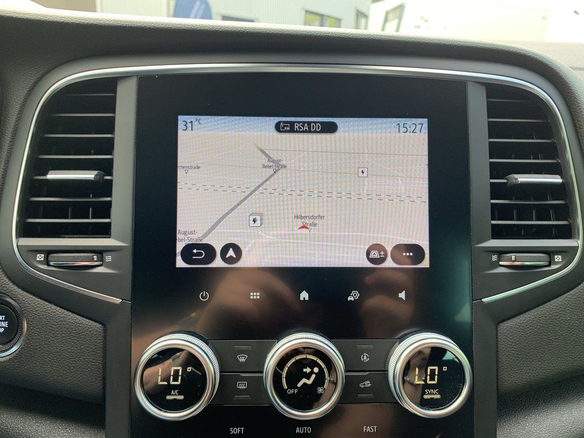 Renault Megane Grandtour ZEN E-TECH Plug-in - Samsaru's Car Outlet