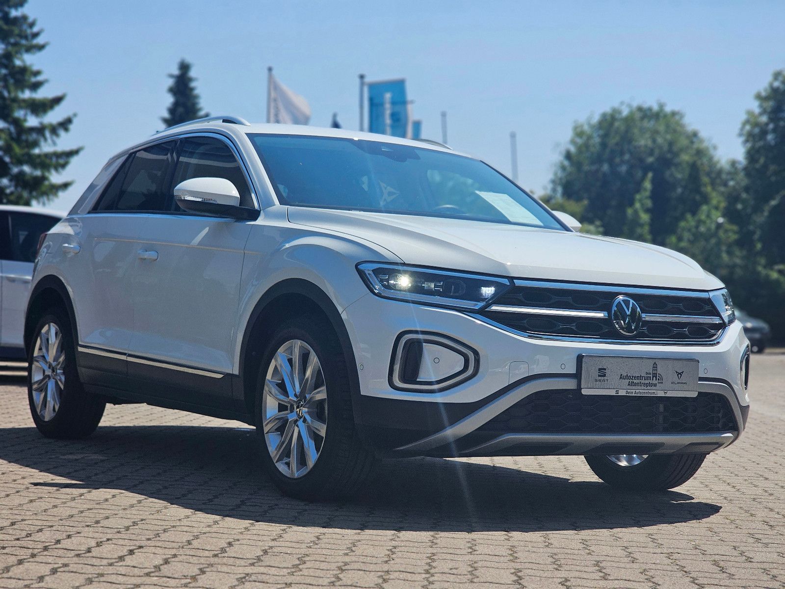 Volkswagen T-Roc 1.0 TSI Style - Samsaru's Car Outlet