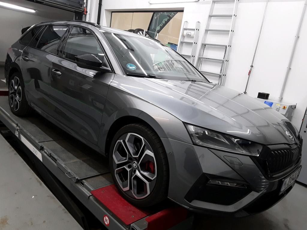 Skoda Octavia Combi 1.4 TSI iV RS LED NAVI PANO KAMERA