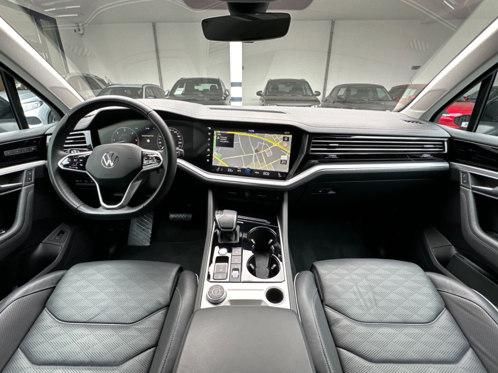 Volkswagen Touareg 3.0 TDI 4M Elegance - Samsaru's Car Outlet