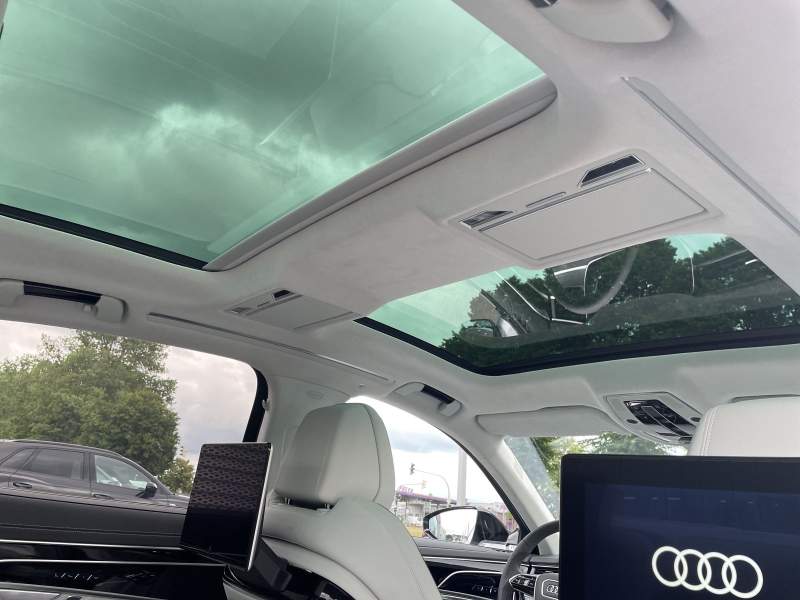 Audi A8 60 TFSI Lang tiptronic quattro - Samsaru's Car Outlet