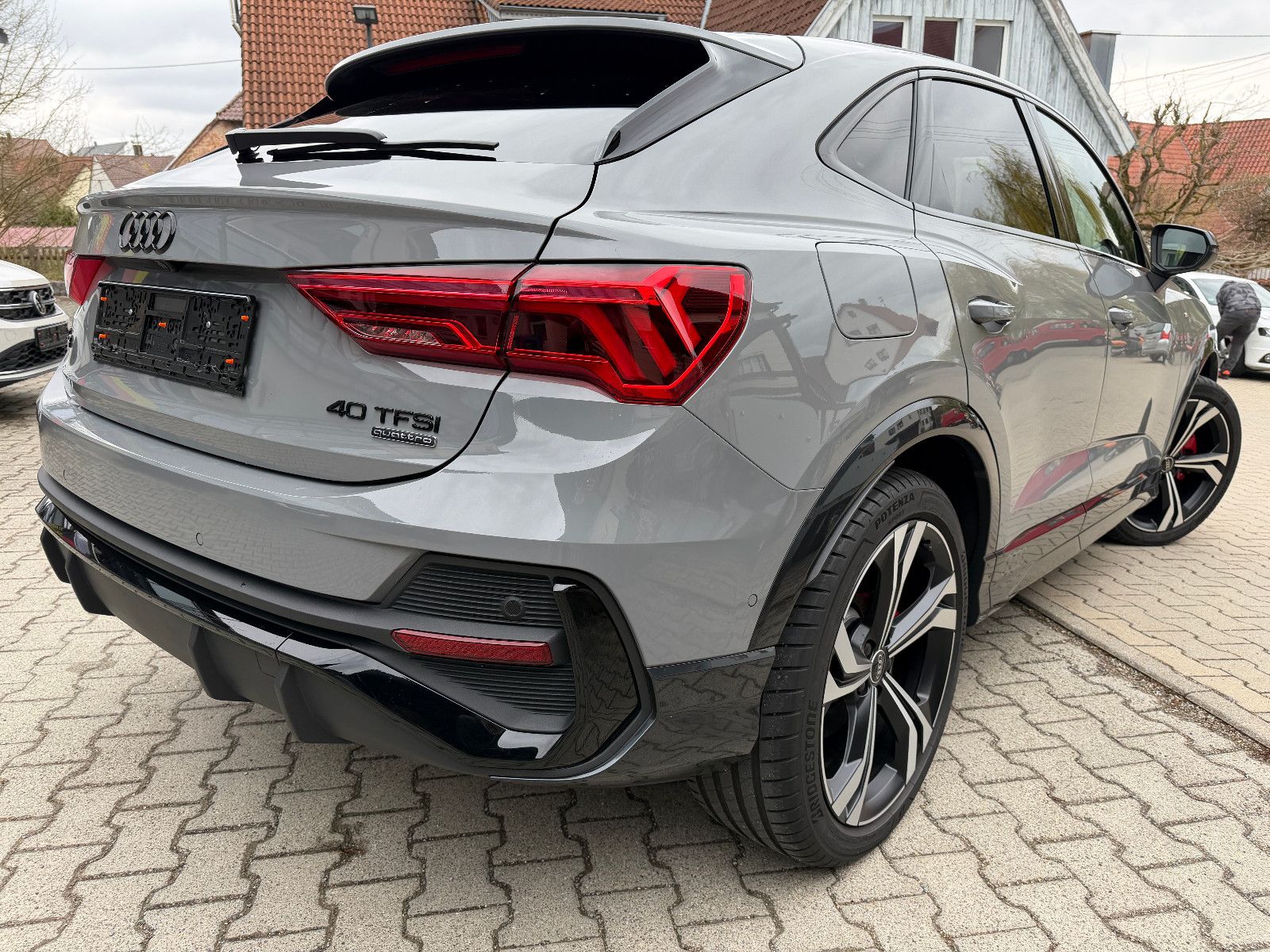 Audi Q3 Sportback 40 TFSI quattro S line, fast VOLL
