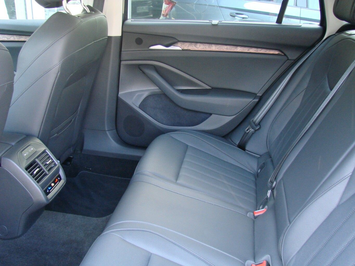 Skoda Superb 2.0TDi L&K 4x4 ACC LED AHK H&K 360º