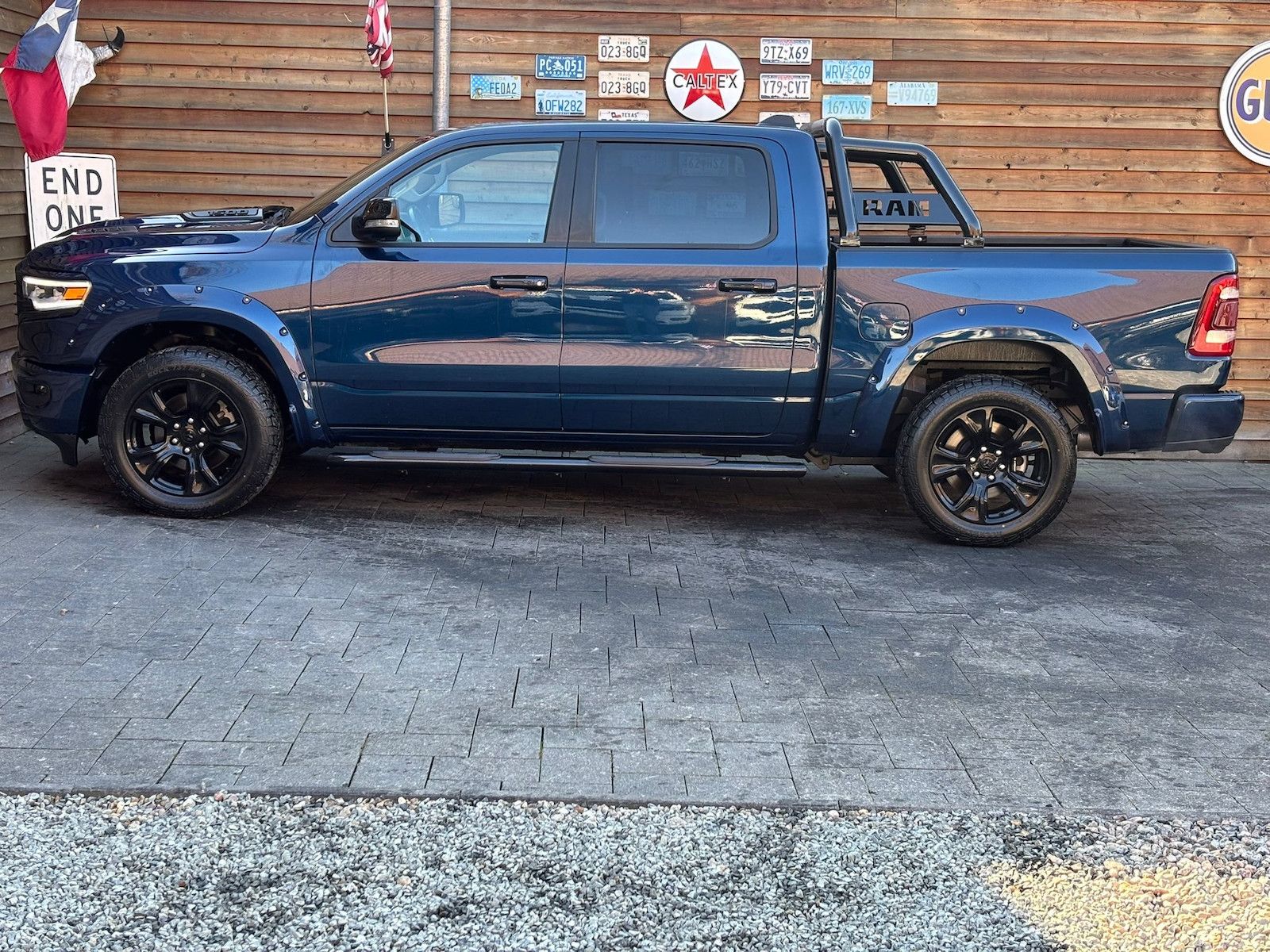 Dodge RAM 1500 Laramie LED AHK Memory 4x4 6-Sitzer