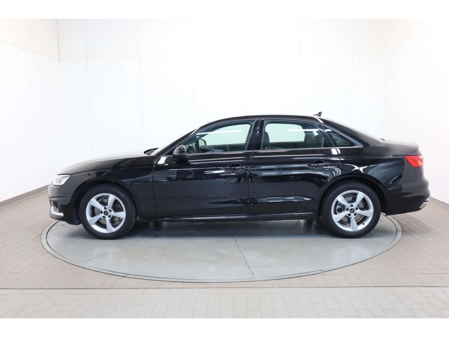 Audi A4 30 TDI advanced S-Tronic - Samsaru's Car Outlet