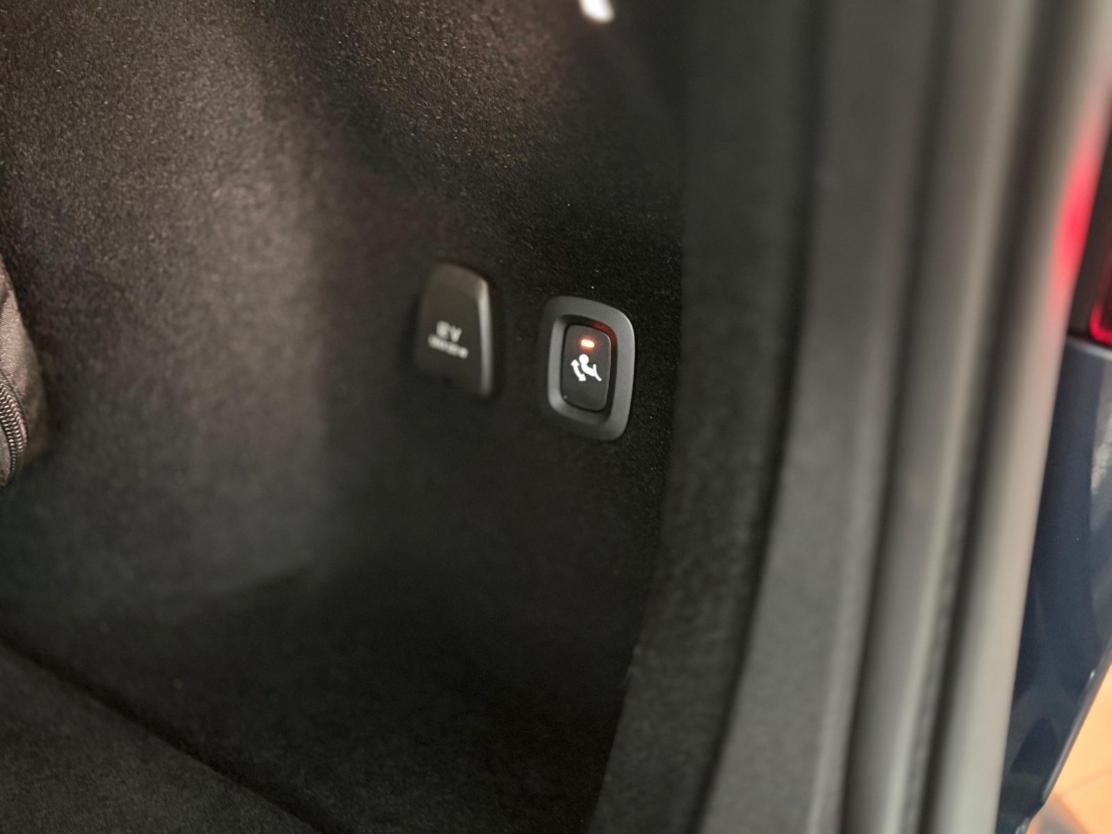 Volvo V60 T6 Kombi Core Recharge Plug-In Hybrid AWD